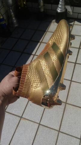 Vendo Chuteira Adidas Ace profissional sem cadarço dourada (Campo)