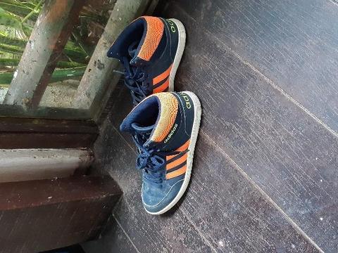 Tênis Adidas