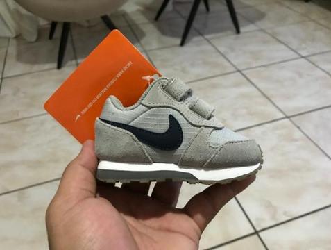 Tênis Infantil Nike MD Runner 2 PE Velcro TDV - Cinza Original e Novo TAM: 17