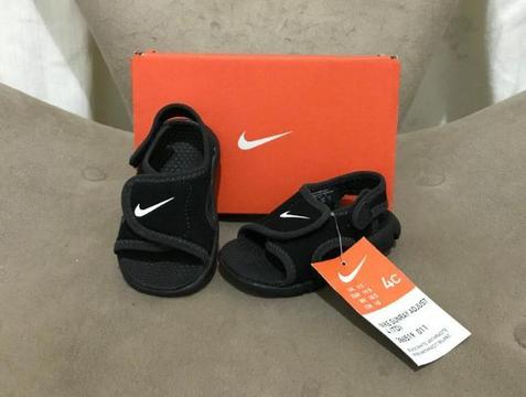 Sandália Infantil Nike Sunray Adjust 4 - Preto e Branco Original Novo na Caixa TAM: 18,5