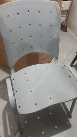 Cadeiras com base de ferro.Super fortes