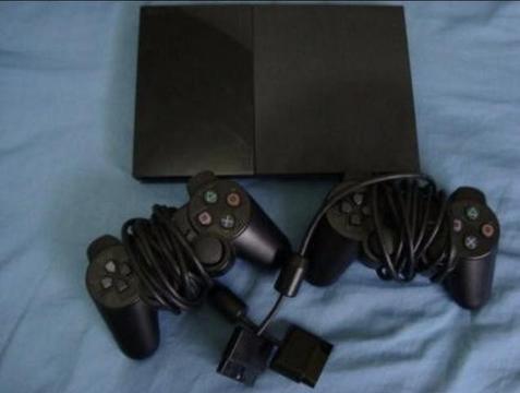 Play Station 2 + memory card + 2 Controles