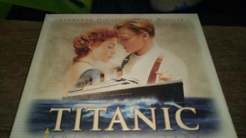 Vendo Box 2 Vhs Titanic Edição Limitada+Seis fotos