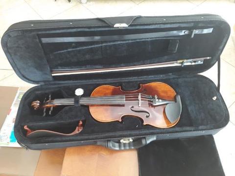 Vendo Violino Eagle 4/4 VK644 com case e já revisado por luthier