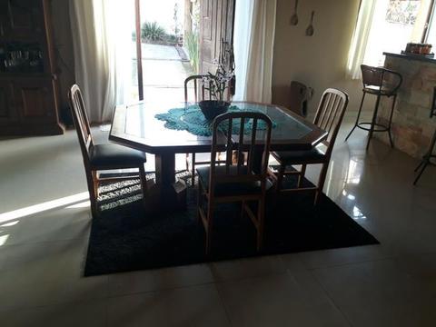 Mesa jantar madeira macissa e vidro , 4 cadeiras