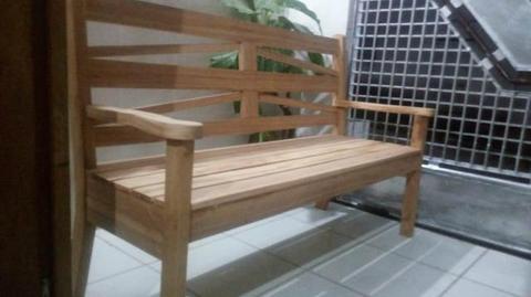 Cadeira de madeira(Sofá)
