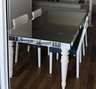 Mesa de jantar espelhada com 4 cadeiras