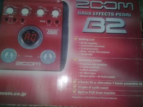 Vendo Pedaleira Zoom B2 Bass - Cor:Vermelho 250 Reais