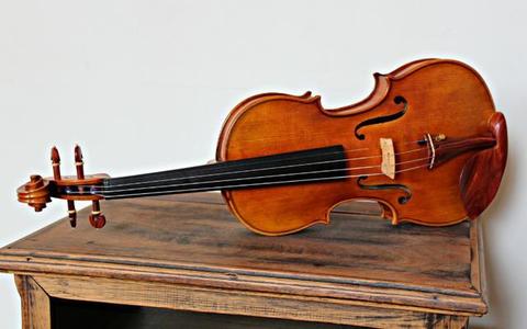 Violino Artesanal 4/4 cópia Stradivari 