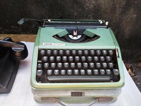 Maquina de escrever antiga - antiguidade anos 80