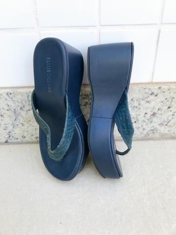 Sandália em couro azul Ellus