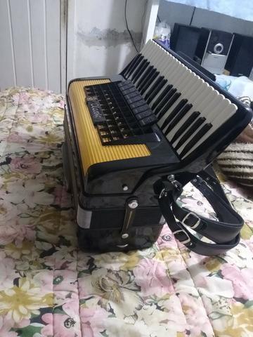 Acordeon scandalli 120 baixos(favo de mel)