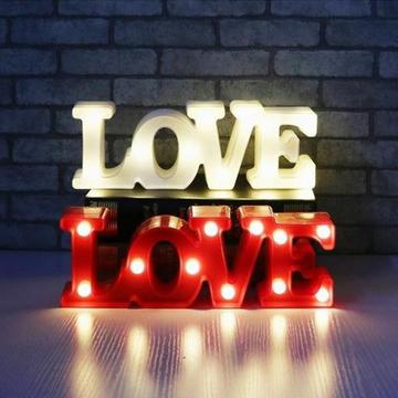 Luminária LOVE de parede e de mesa - Surpreenda quem você ama!